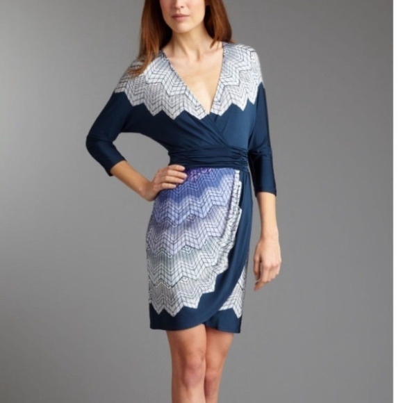 BCBGMaxAzria Dresses & Skirts - BCBGMAXAZRIA Printed Jersey Faux Wrap Dress Small